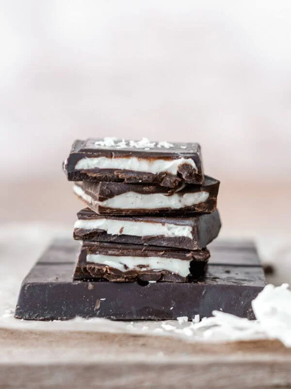 Temna čokolada s kokosovim polnilom s sladilom