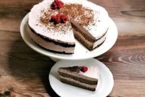 LCHF kokosova torta z nežno kremo