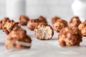 fit cheesecake kroglice brez peke