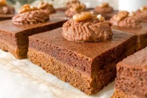 Dvobarvne orehove rezine