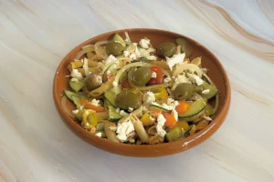 LCHF testeninska solata z lososom