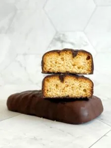 ČokoPom Kolač - Pomarančni fit kolač v čokoladi s sladili