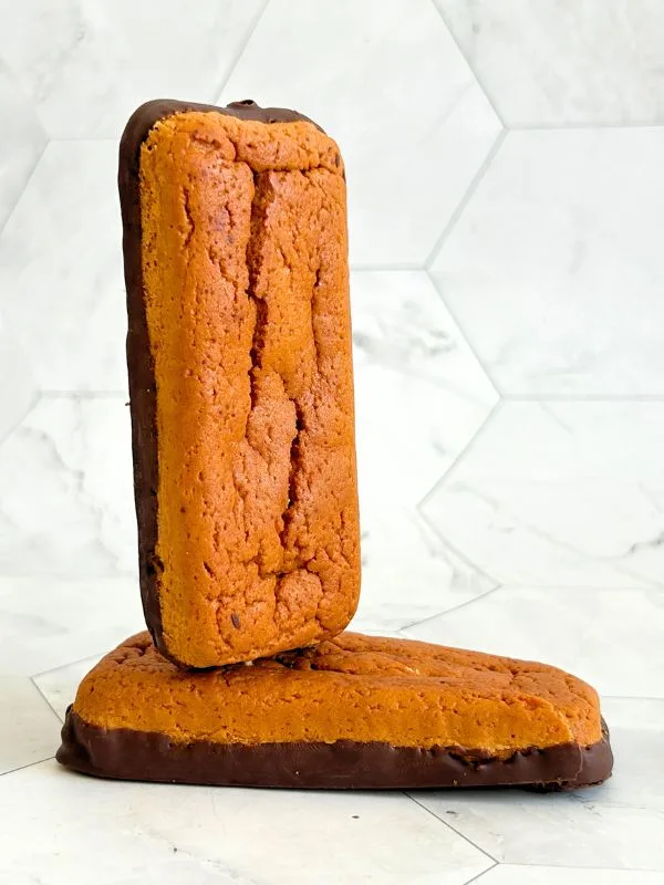 ČokoVanil Kolač - Vaniljev fit kolač s čokoladnim dnom s sladili (1)