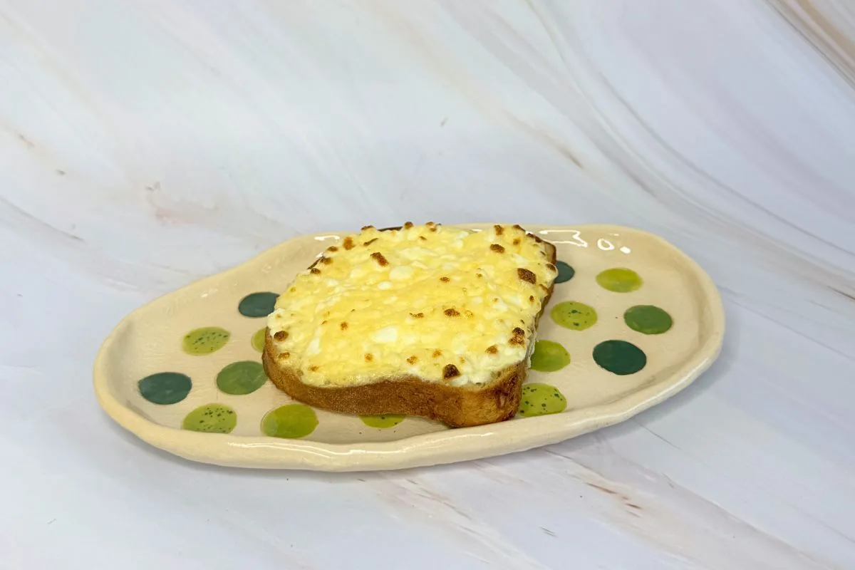 Beljakovinski toast s skuto