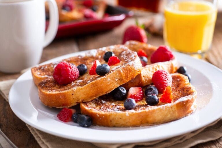 LCHF francoski toast z jagodičevjem