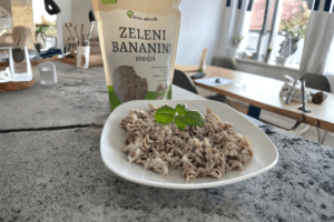 Zeleni bananini svedri s kremno omako